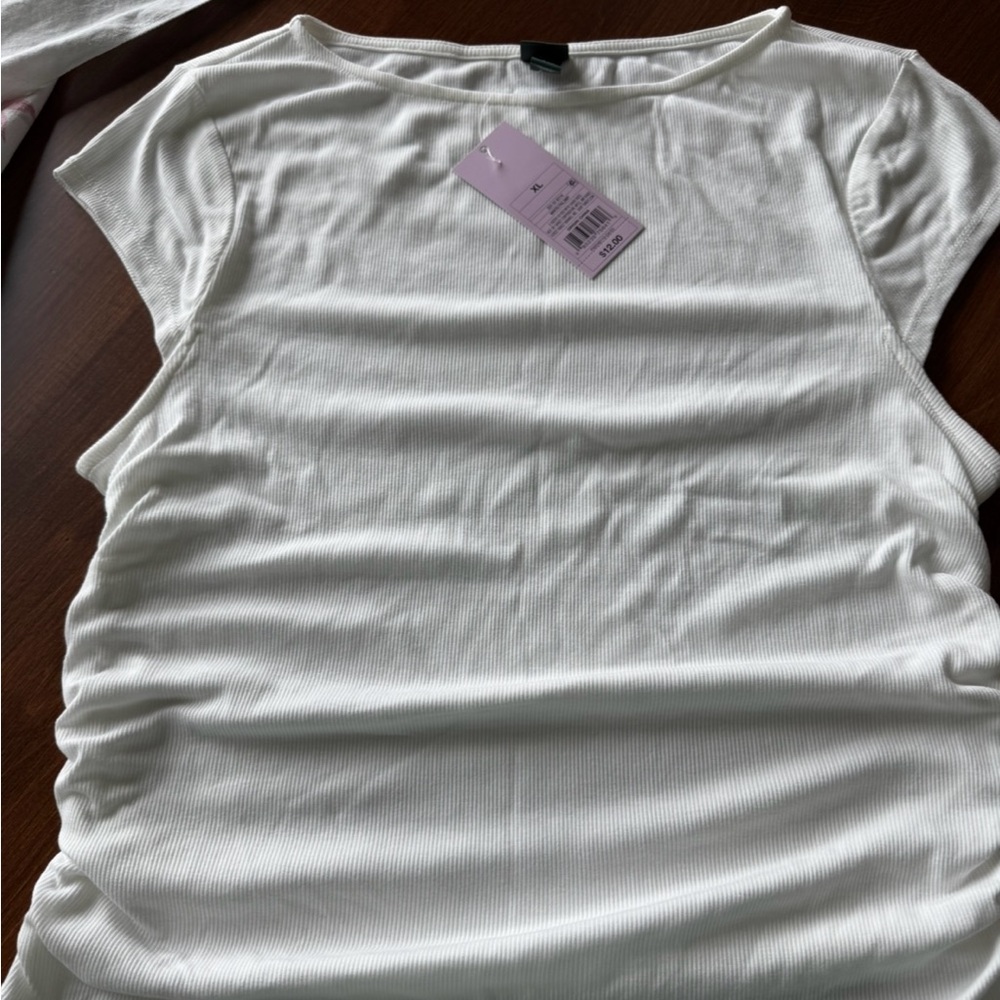Stretchable, ruched-sides, Tee